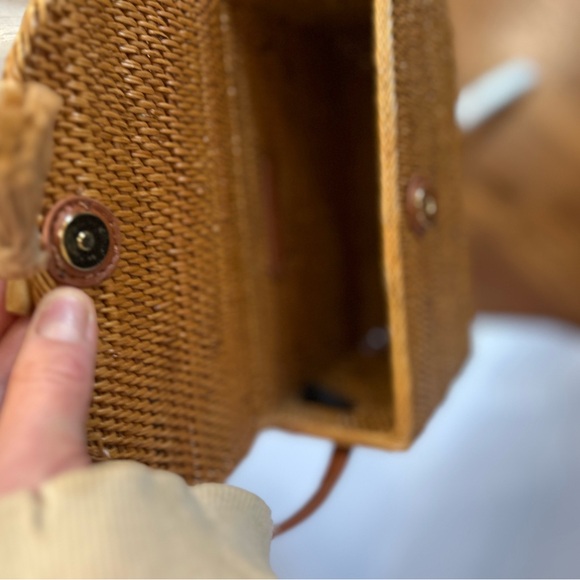 Vintage NORDSTROM wicker basket handbag with a magnetic closure. - Picture 11 of 11